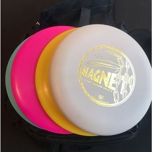 Discraft frisbee golf bag & 4 frisbee golf discs
